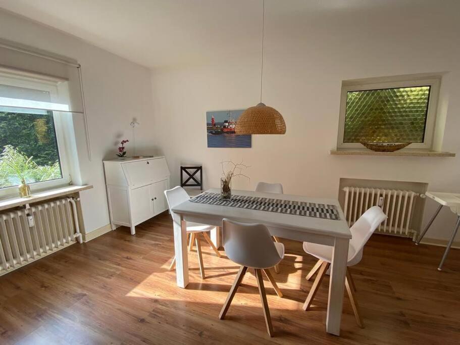 Feddersen Living Grosse Ferienwohnung - Garten - Terrasse - Smart Tv - Netflix บรุนส์บึทเทล ภายนอก รูปภาพ